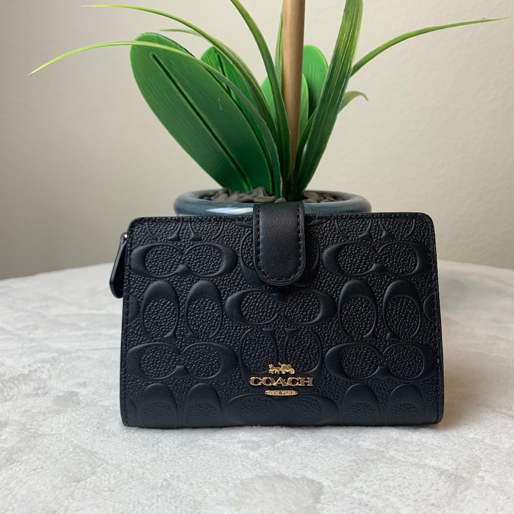Coach Medium Corner Zip Wallet